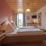 Πανσιόν Zur Burg Ewattingen