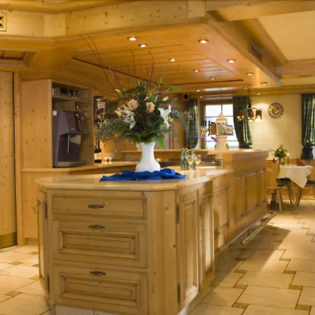 Konukevi Zur Burg Ewattingen