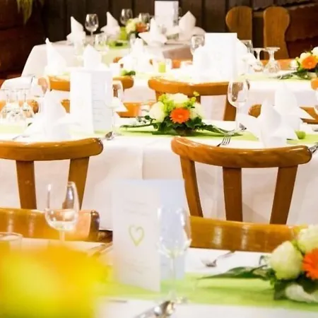 Konukevi Zur Burg 3*