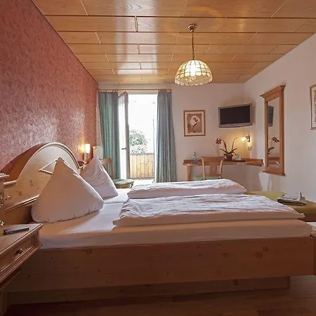 Konukevi Zur Burg Ewattingen