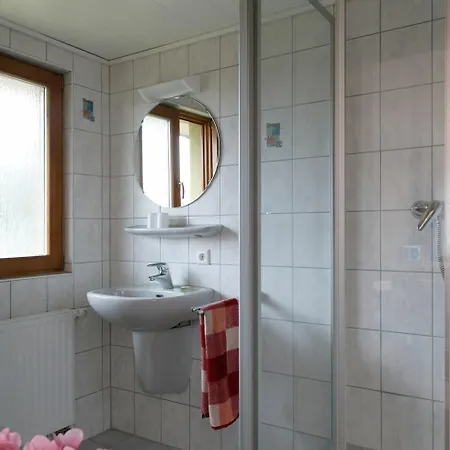 Konukevi Zur Burg 3*